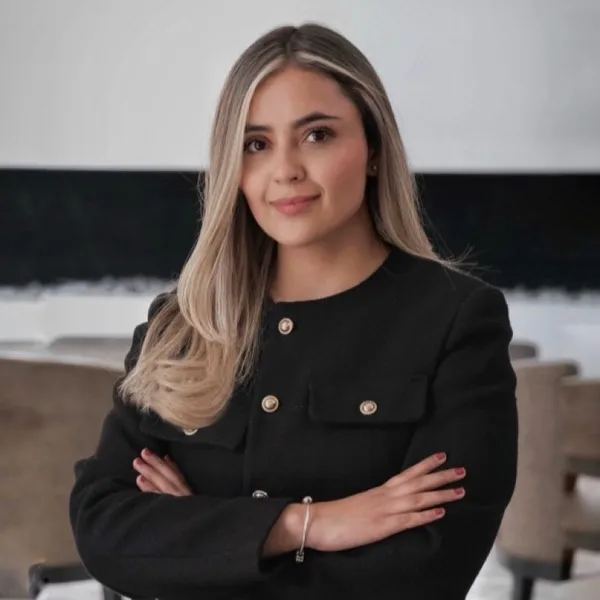 Retrato de Daniela Ríos, psicóloga y consultora en talento y carrera.